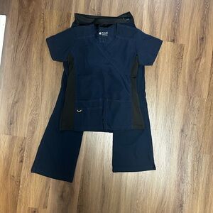WonderWink Dark Blue and Black Scrub Set